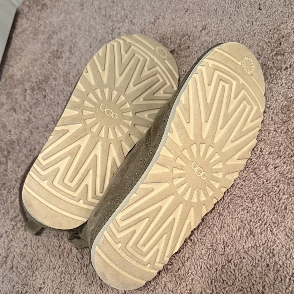 UGG Men's Tan Suede Boots - Picture 4 of 5